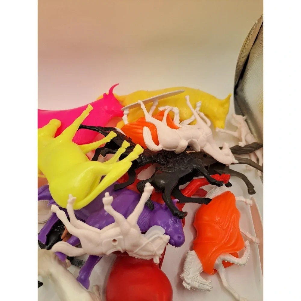 Vintage Unbranded Mixed Lot of 18 Plastic Horses Cows Toys Figures Cake Toppers